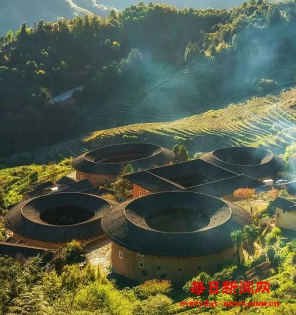 福建漳州：4名00后带着“提案”上两会