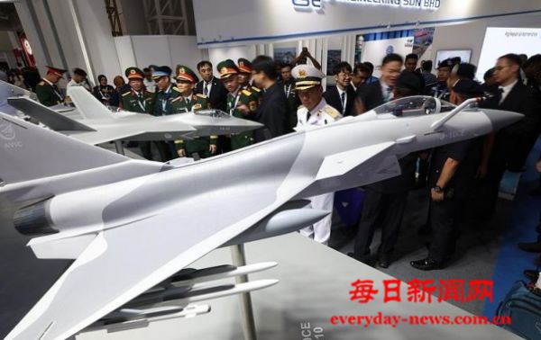 歼-10CE火出圈，不愧是猛龙！国产战机