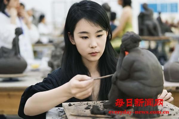 到大学去：传承人“组团创新”，非遗“跨界