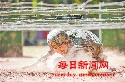 “钢铁战士”情暖草原