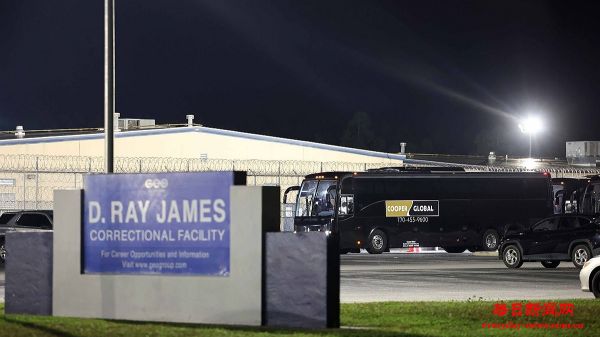 300余名获释韩国公民乘包机离美返韩