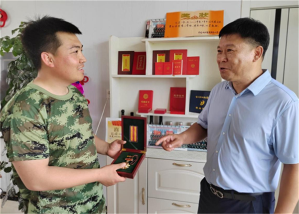 64bf2e6b21ecc.png 梁111111111111111.png