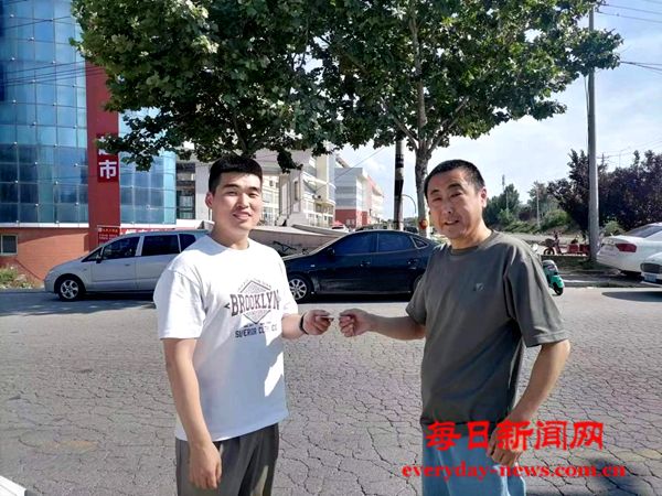 烟台交通执法人员“锲而不舍”乘客身份证“