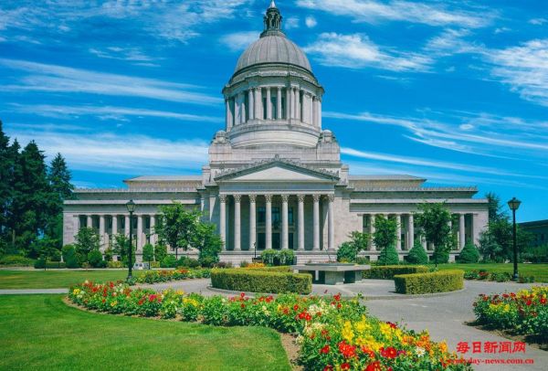 外交部发言人就美国华盛顿发生客机和军机相