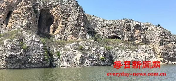 三十五年前的新闻 《新春联道出幸福生活》