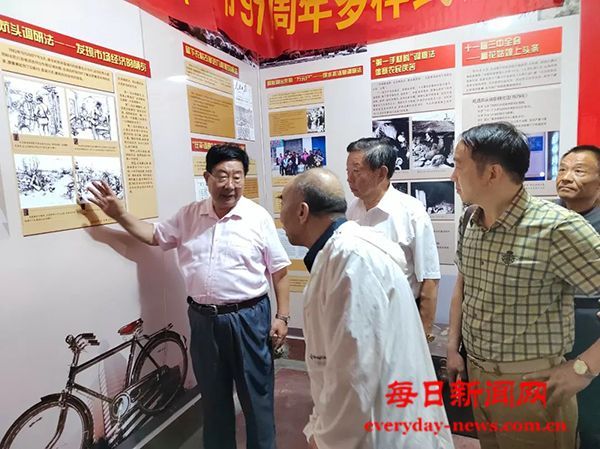 山东枣庄农民杨华自费办三个调查研究展览馆