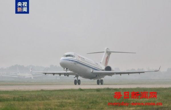 “身披”五星红旗 国产飞机C909首次载