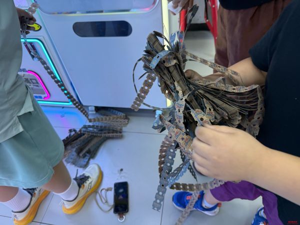 何止“上头”？还有风险！小心抓娃娃机“变