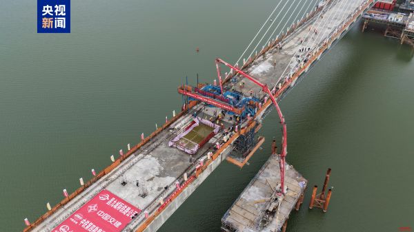 昌九高铁南昌扬子洲赣江公铁大桥主桥顺利合