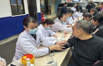 浙川协作暖民心   结对义诊护健康